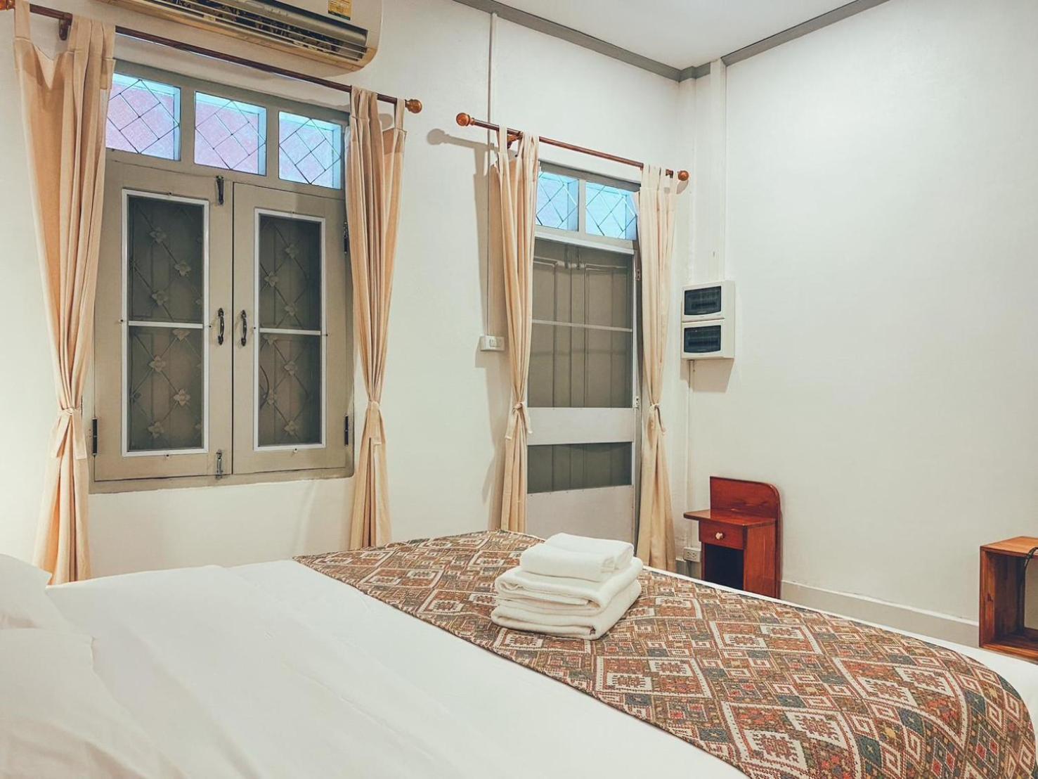 Sathiti Cafe & Bed Apartman Vientián Kültér fotó
